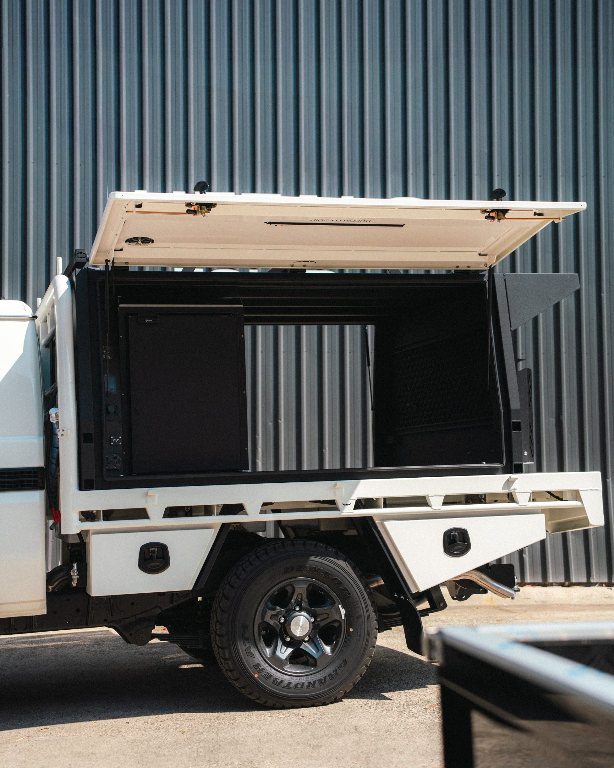 White Buffalo Lift Off Canopy